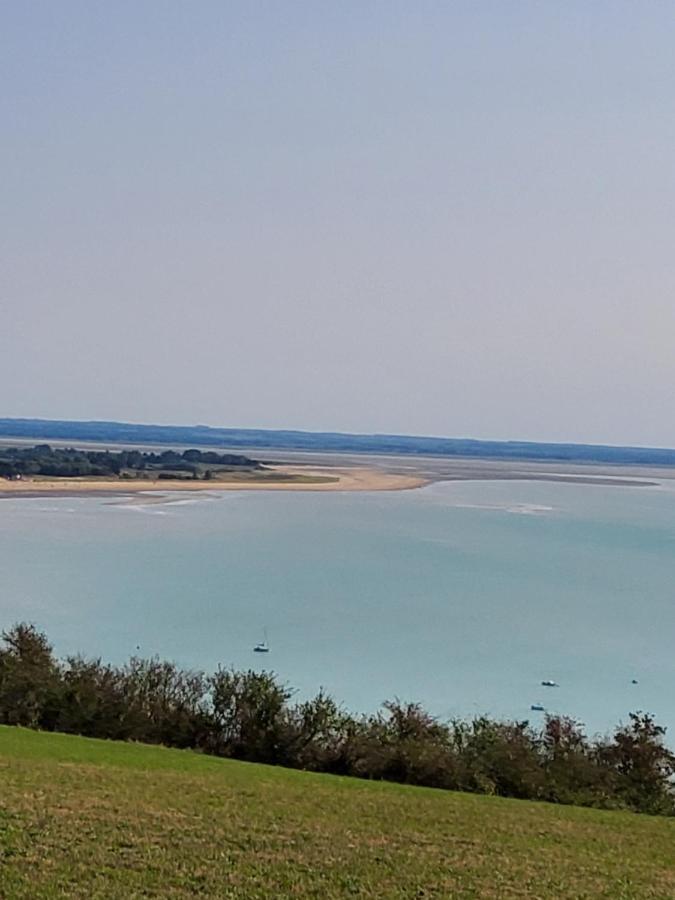 Chez Jollyjune, A Moins D'Une Heure Du Mont Saint Michel Champeaux Eksteriør billede