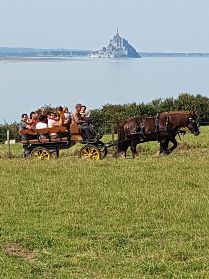 Chez Jollyjune, A Moins D'Une Heure Du Mont Saint Michel Champeaux Eksteriør billede