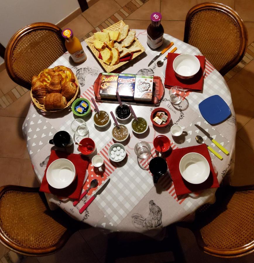 Chez Jollyjune, A Moins D'Une Heure Du Mont Saint Michel Champeaux Eksteriør billede