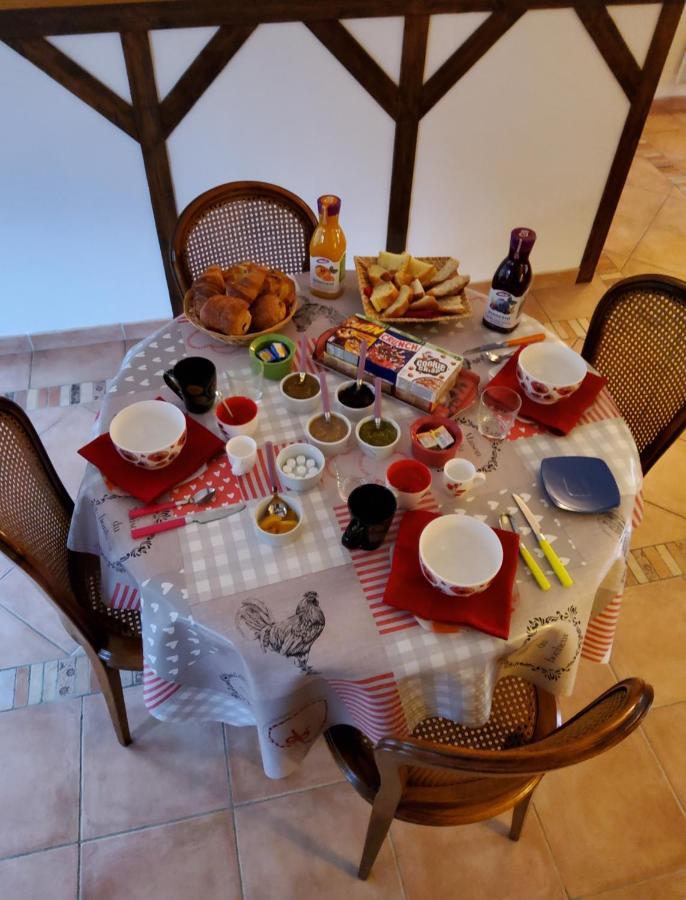 Chez Jollyjune, A Moins D'Une Heure Du Mont Saint Michel Champeaux Eksteriør billede