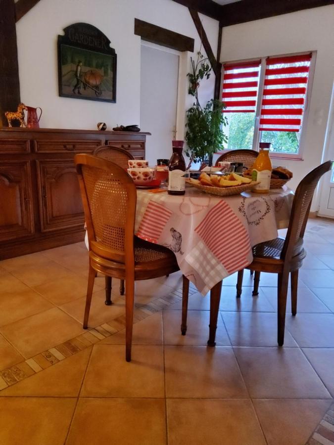 Chez Jollyjune, A Moins D'Une Heure Du Mont Saint Michel Champeaux Eksteriør billede